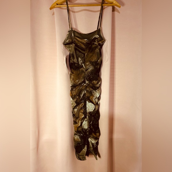 The Timing Dress - Picture 2 of 2